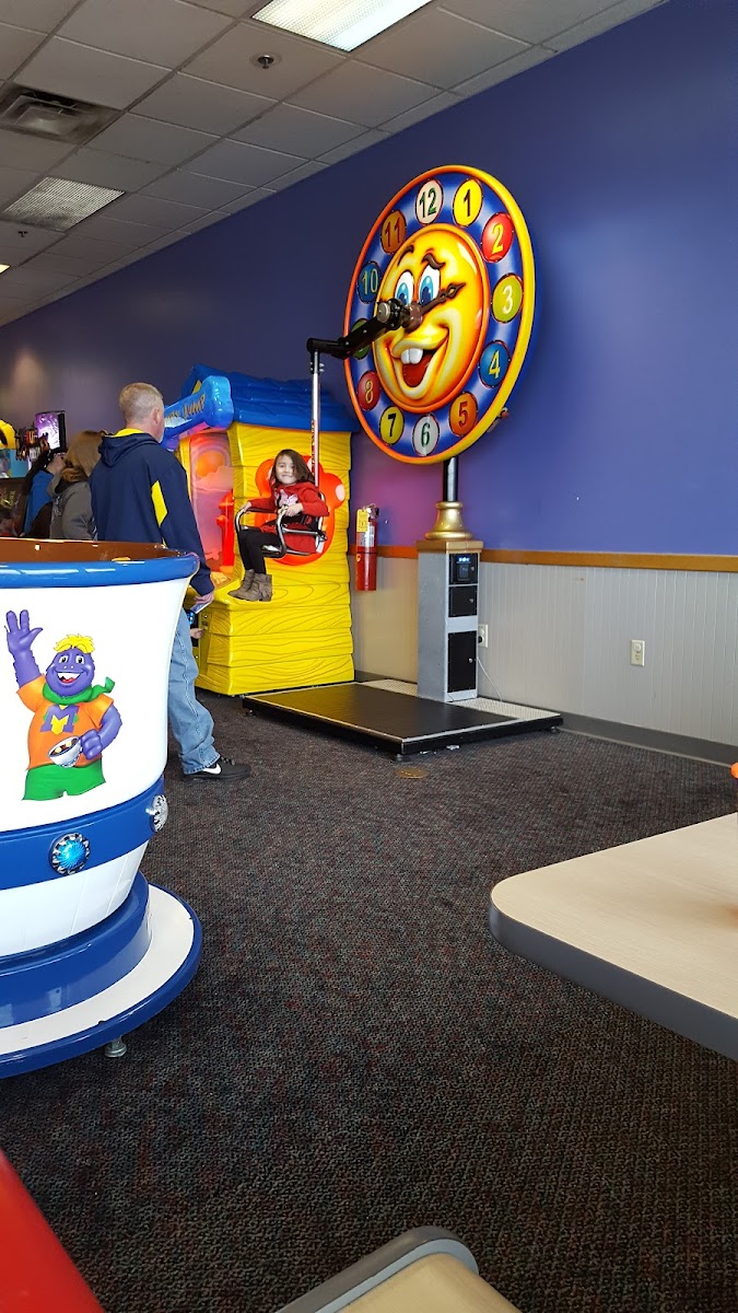 Chuck E. Cheese Photo 4