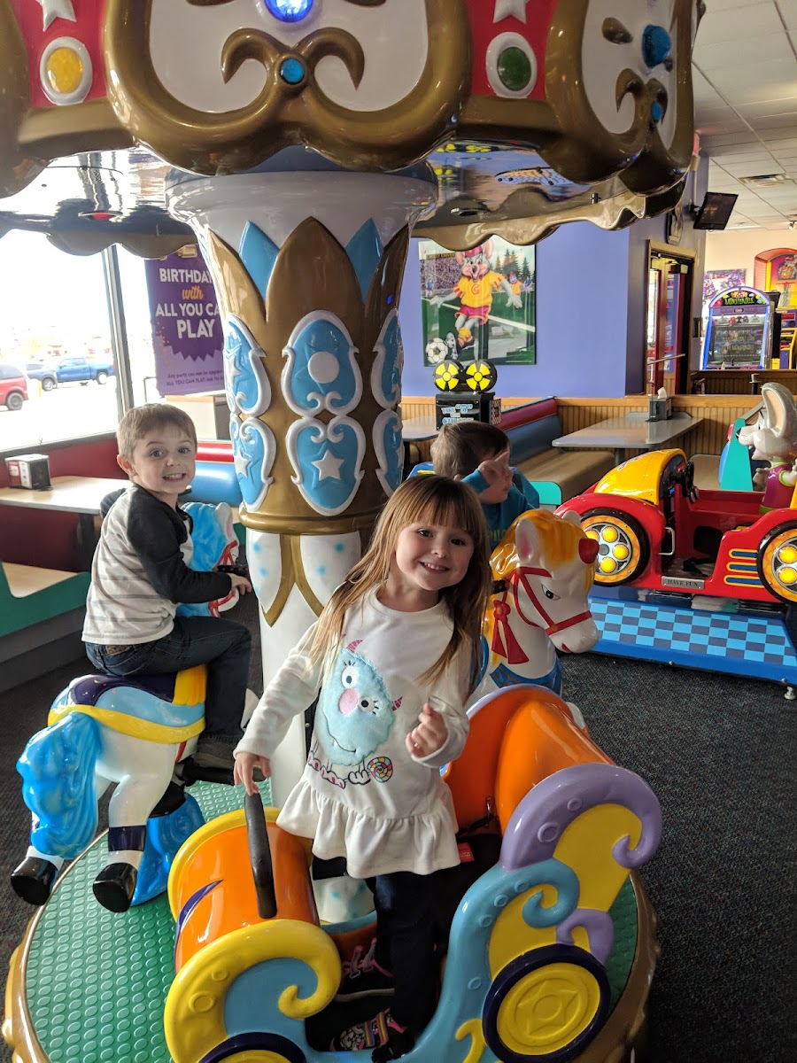 Chuck E. Cheese Photo 7